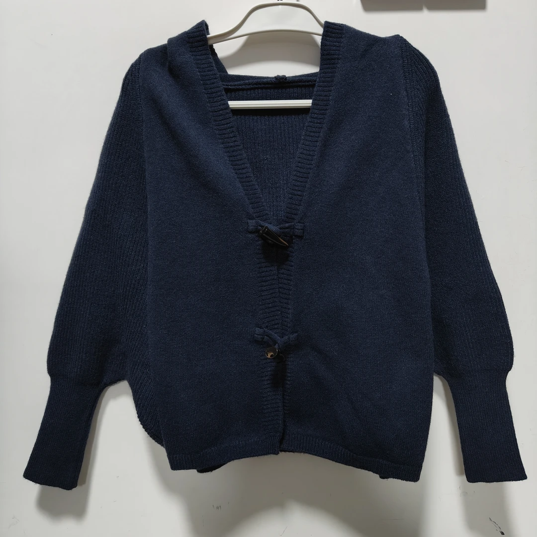 简约百搭慵懒风牛角扣连帽针织秋冬毛衣外套冬季宽松长袖通勤上衣