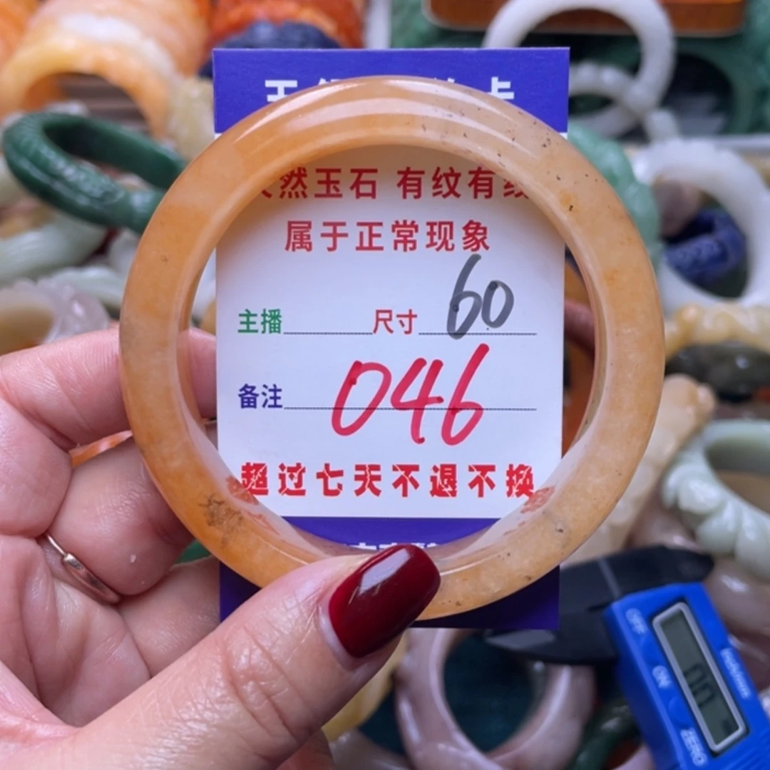 【闪购商品】未镶嵌手镯石英质玉