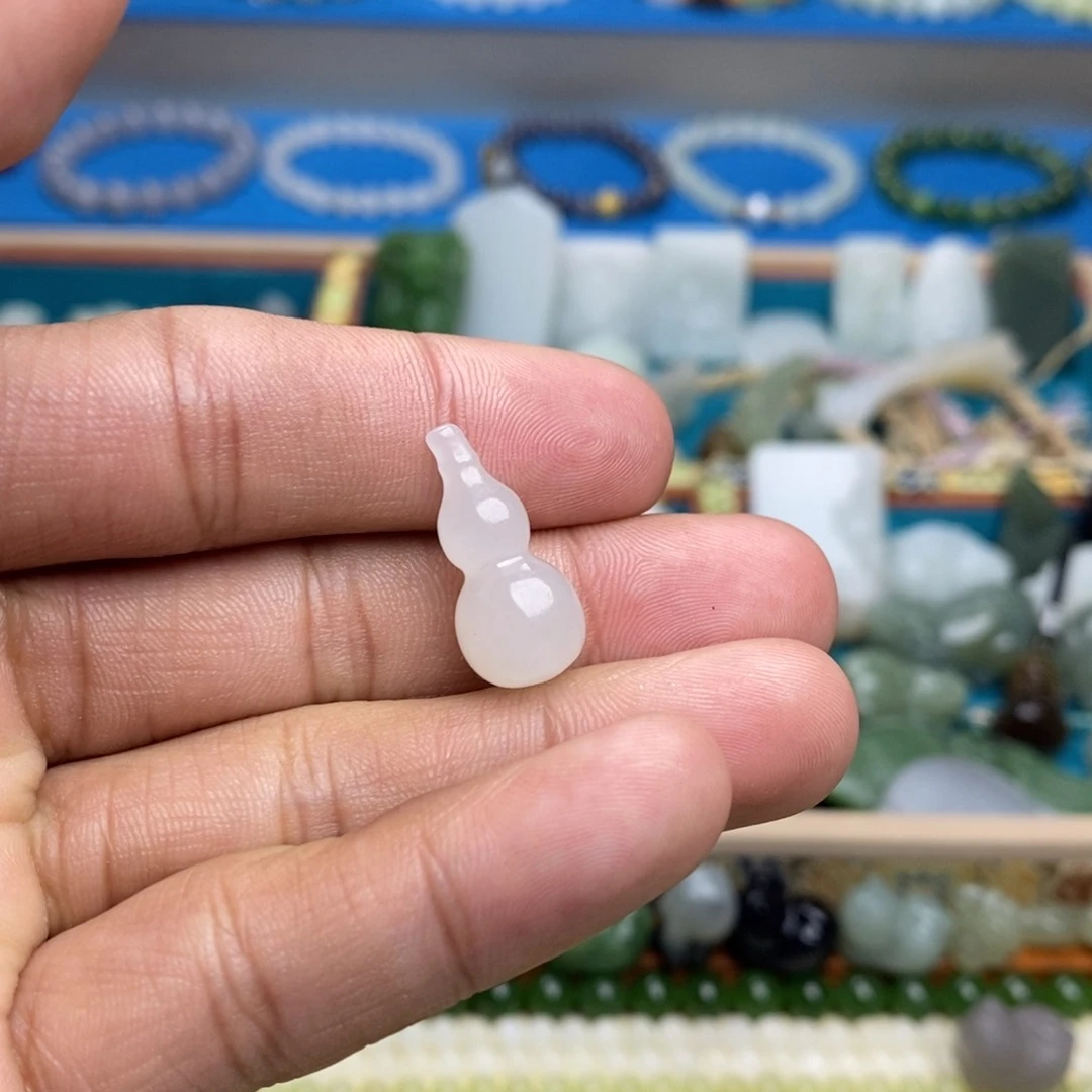 和田玉吊坠未镶嵌