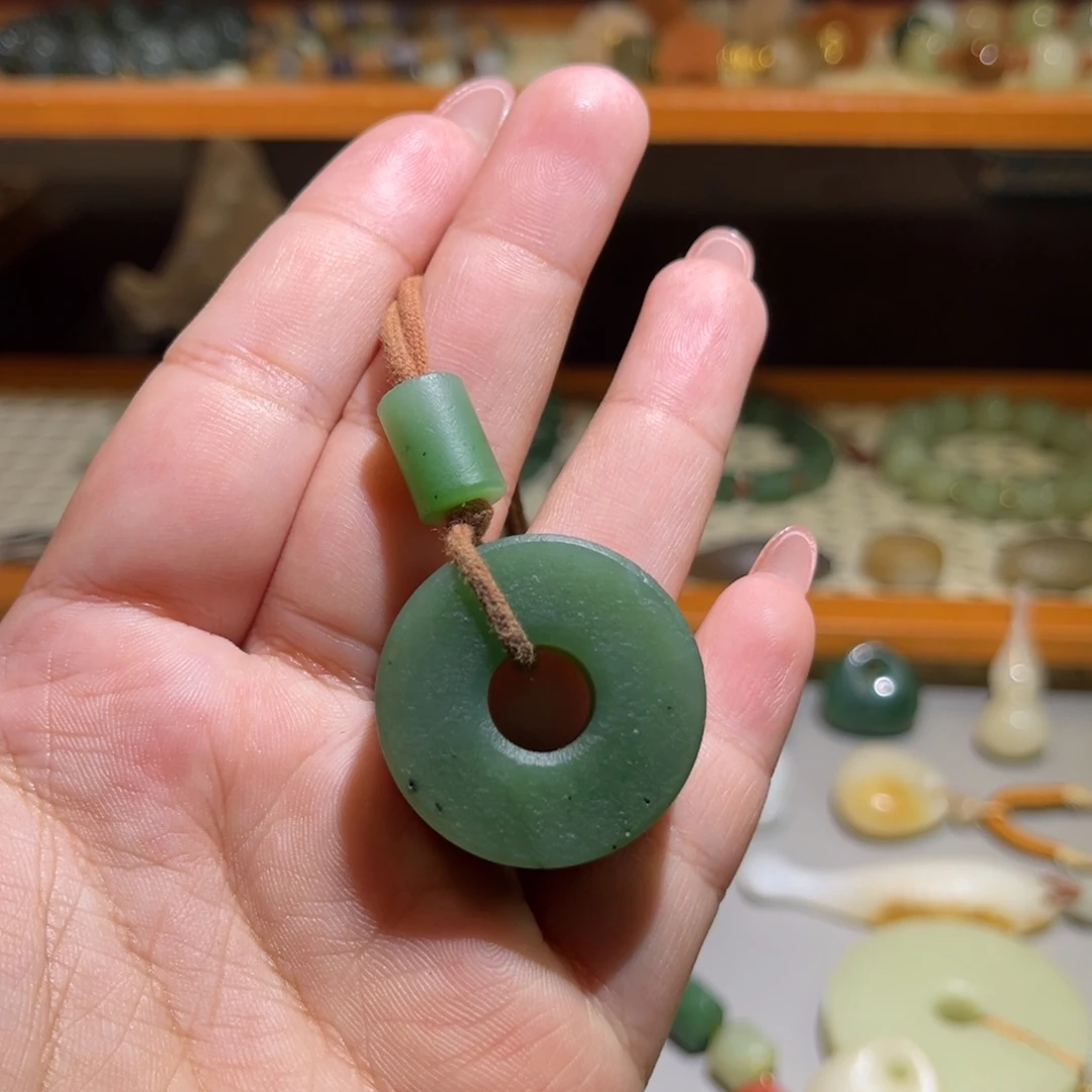 猪***贝和田玉未镶嵌手链