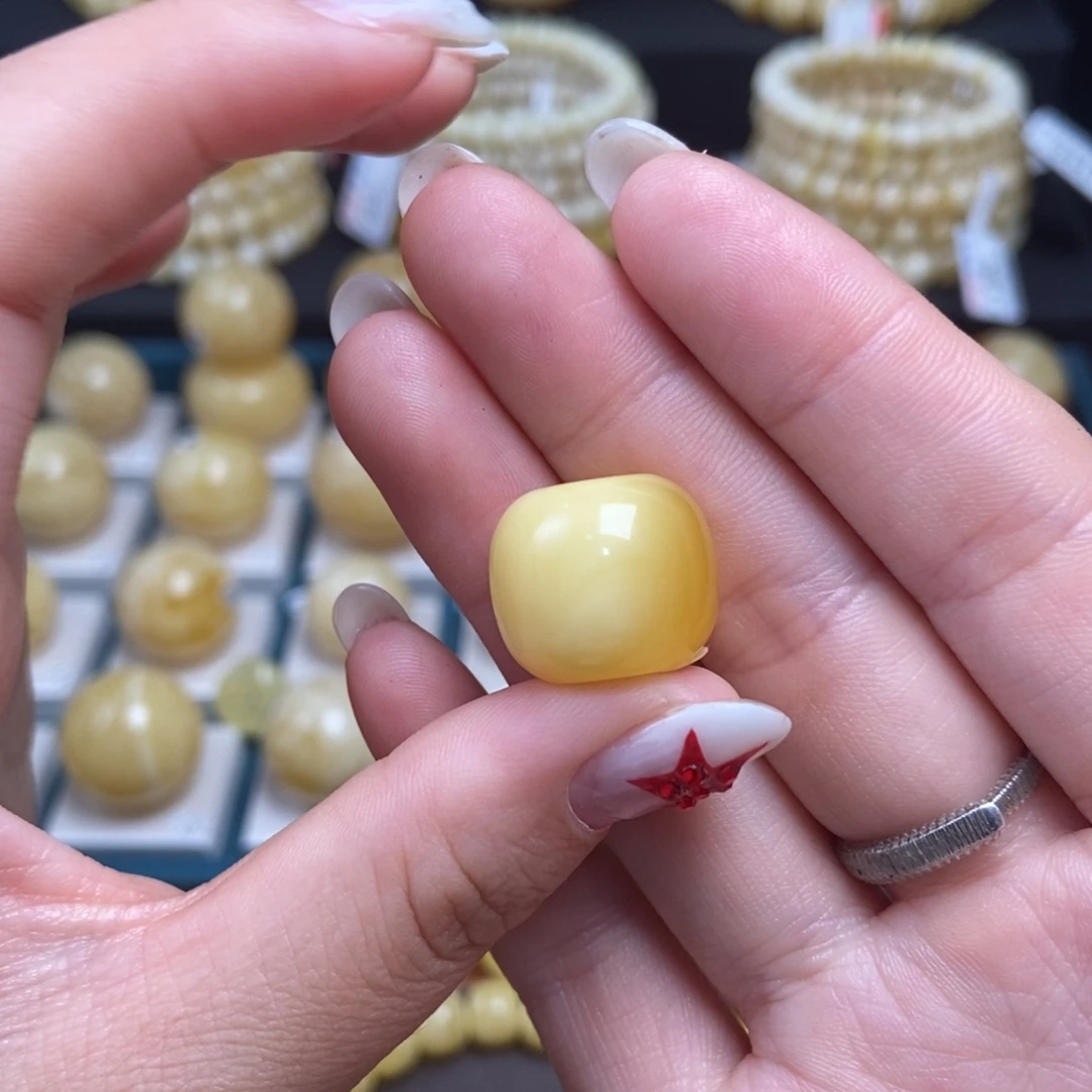 蜜蜡未镶嵌珠宝奇石16.6*14.2mm