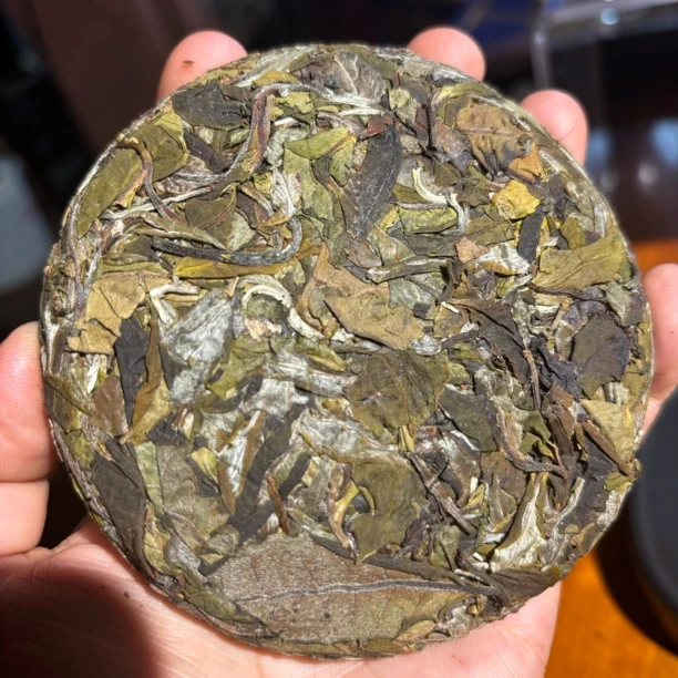 2021年【油菜地-古树月光白茶饼】兰花香古树白茶饼100克饼