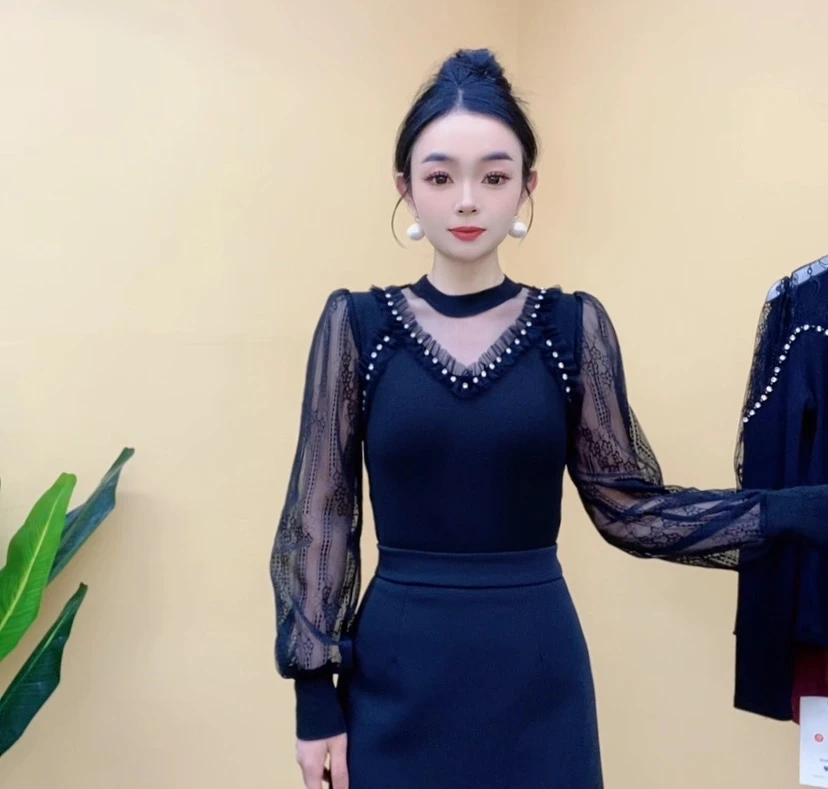 新款时尚百搭减龄感显瘦挂脖挂脖v领拼接T恤长袖打底衫洋气气质