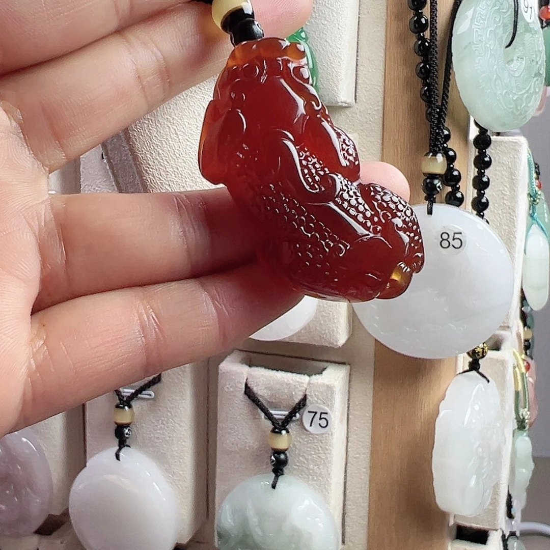 石英质玉未镶嵌颈饰