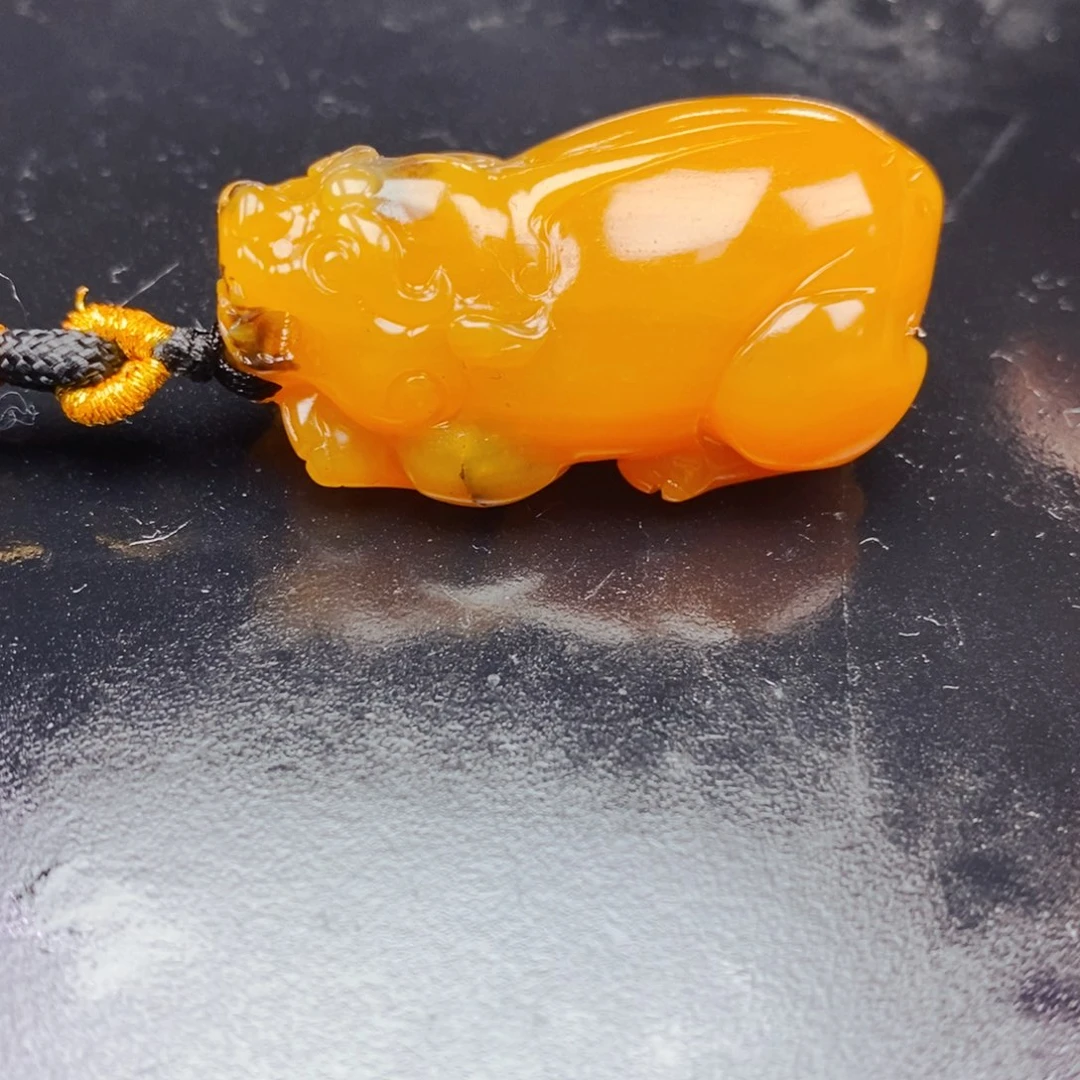 石英质玉（黄龙玉）未镶嵌颈饰