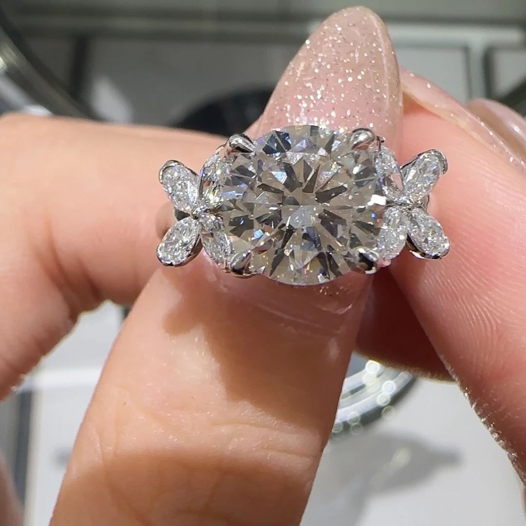 实验室培育钻石铂Pt950镶嵌双蝶戒指2卡