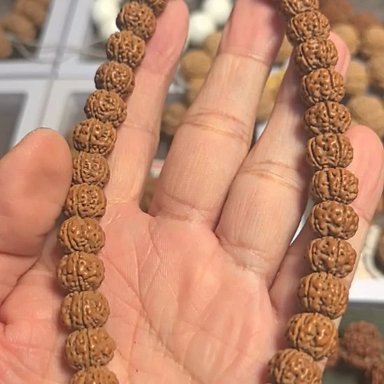 金刚菩提把件老树王小金刚手持，下水去黄，精挑细选