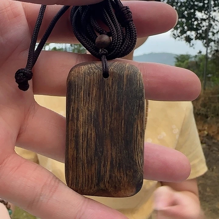 沉香手串海南莺歌绿奇楠无事牌 多样性发其一