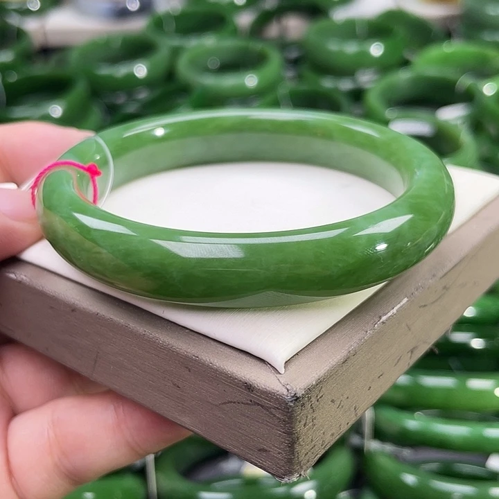 未镶嵌手镯和田玉（碧玉）