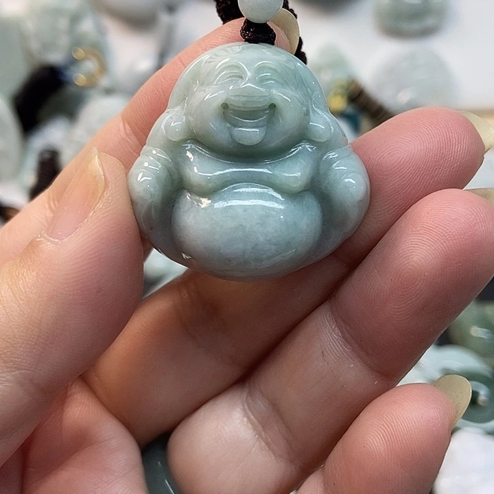 翡翠未镶嵌颈饰佛公