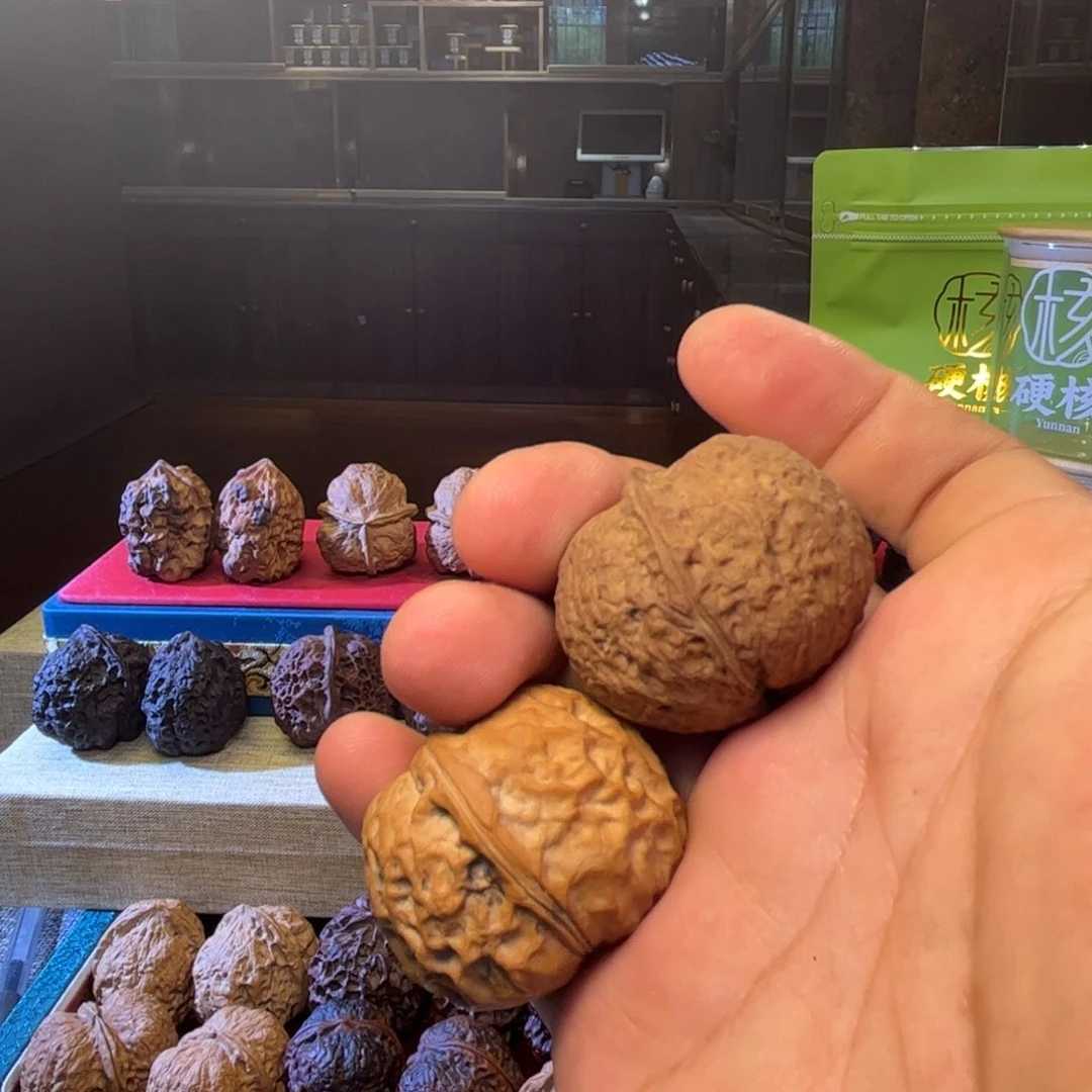 文玩核桃鸽子蛋铁核桃