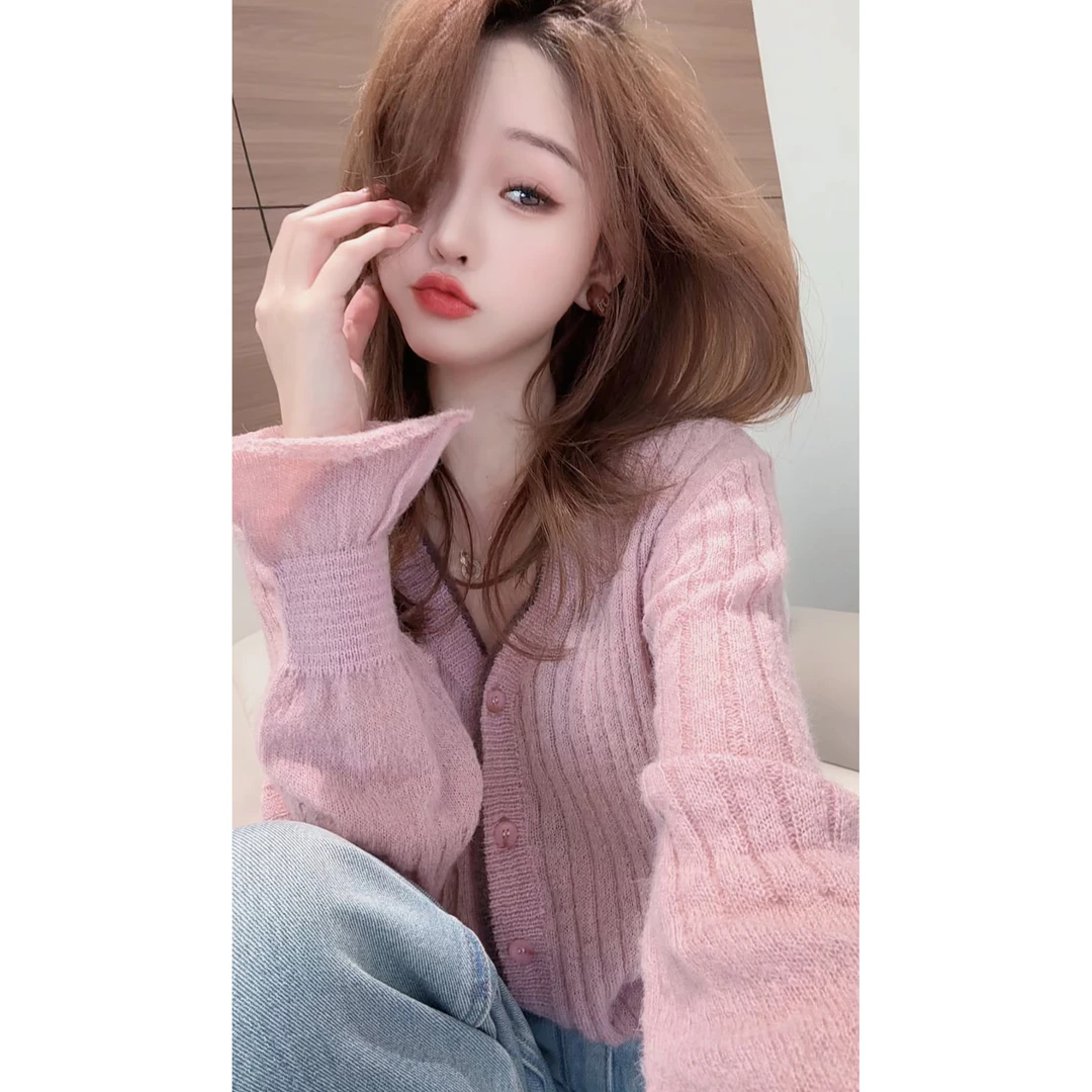 【CHEN】时尚洋气复古慵懒风温柔减龄显瘦v领喇叭袖针织衫25011403