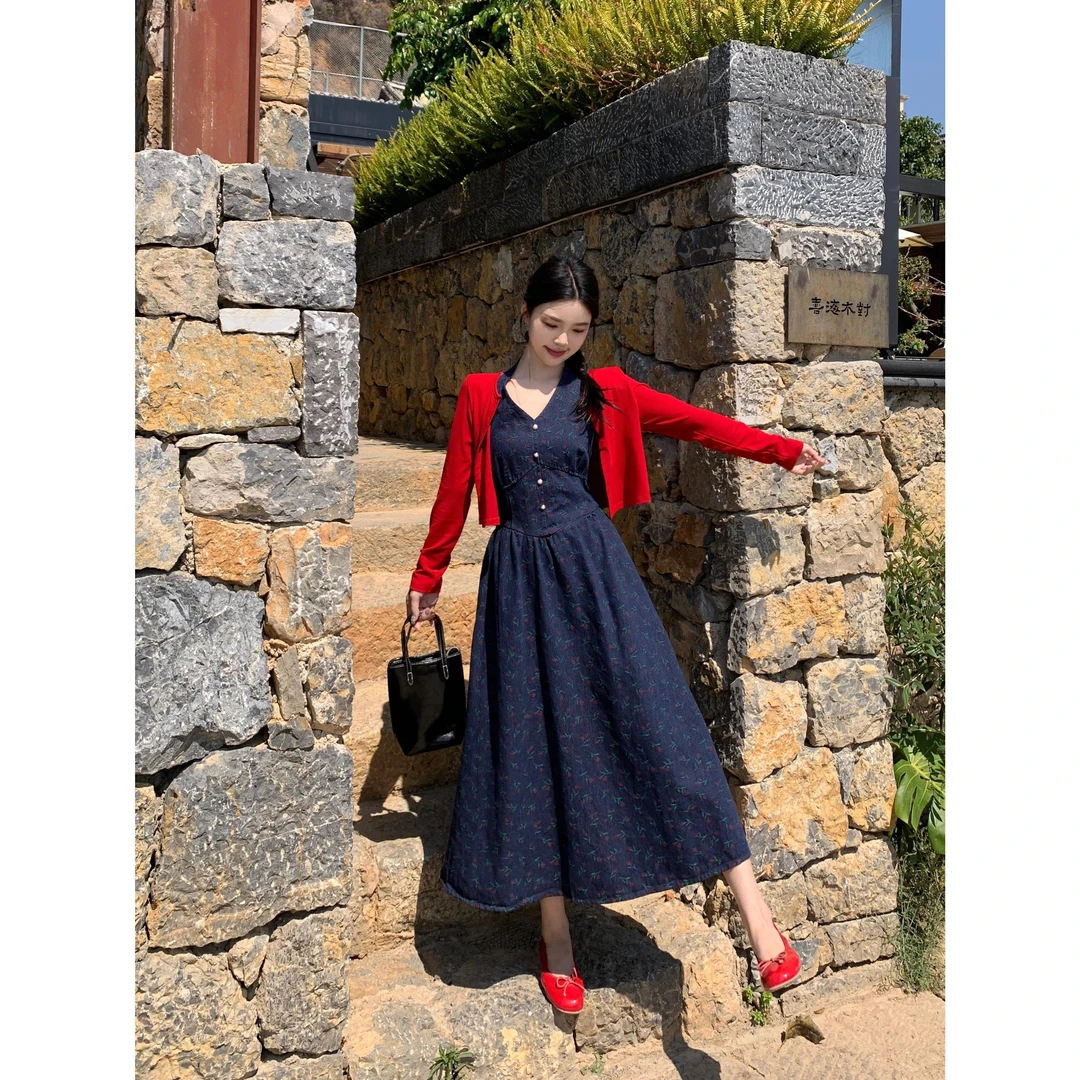 实拍2025春夏新款韩系文艺碎花吊带裙法式复古＋红色开衫外套装
