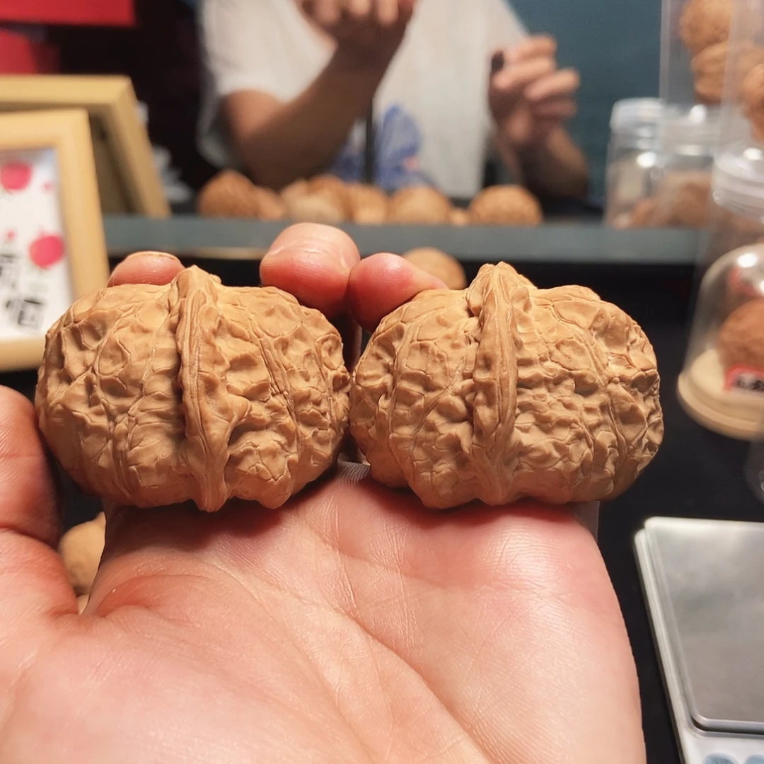 文玩核桃吊坠49肚✖️47边南瓜墩全品，54.7克