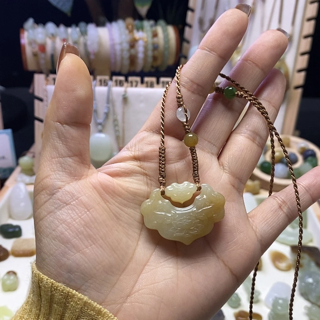 颈饰未镶嵌和田玉