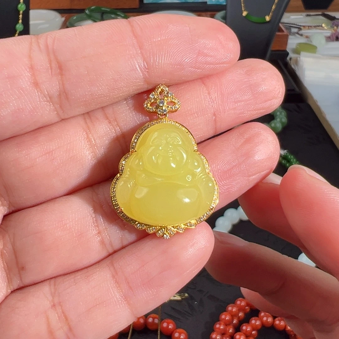 和田玉18K金镶嵌颈饰黄口鸡油黄过灯正装佛公