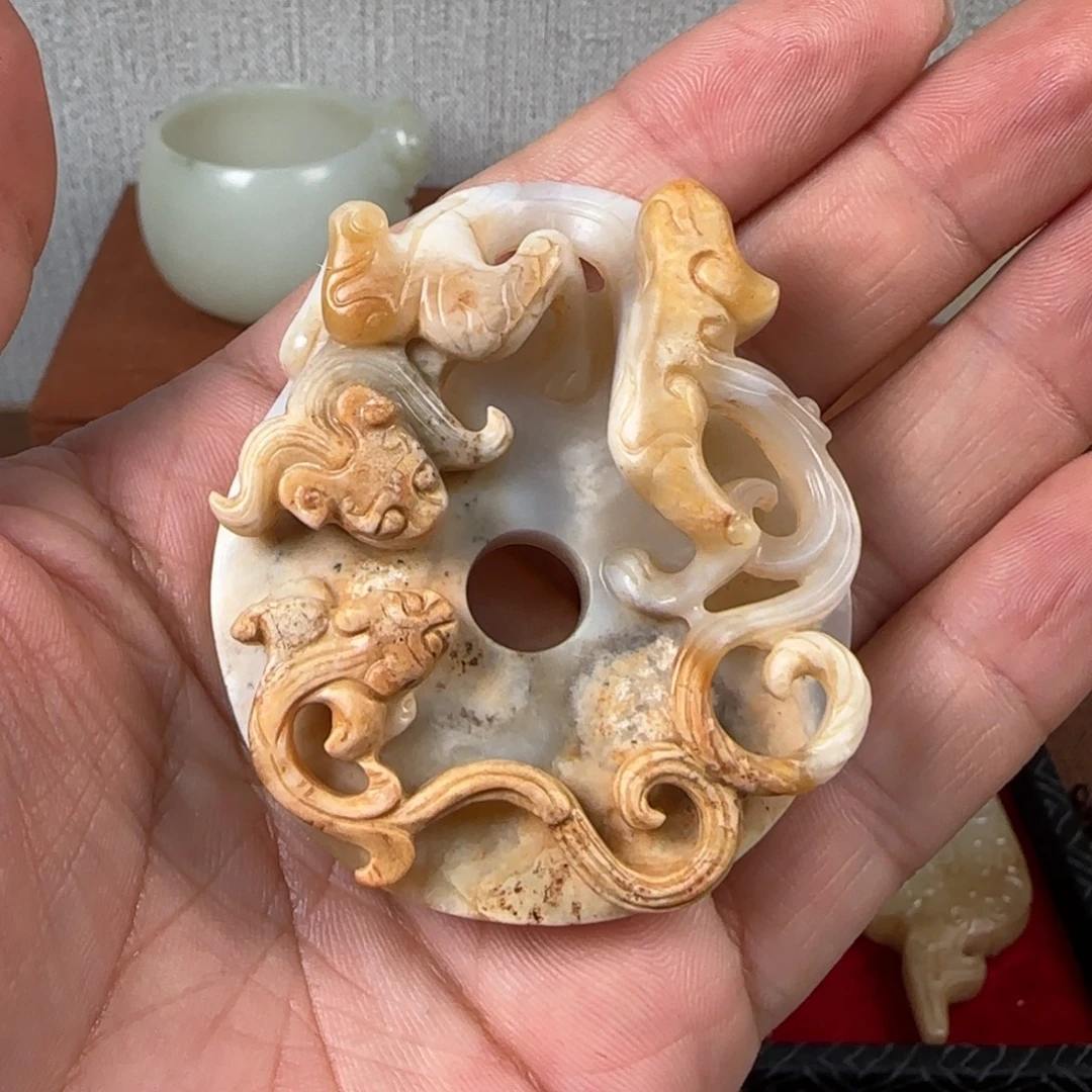 孤***直非常精美的脖挂件