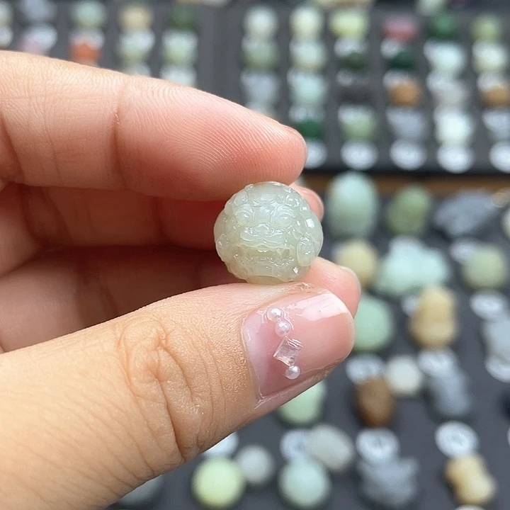 颈饰未镶嵌和田玉新疆且末青白貔貅珠子定制