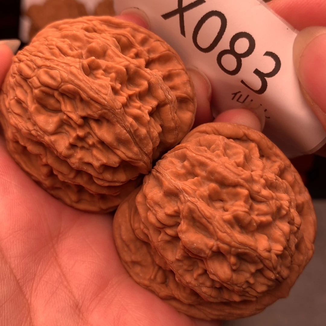 文玩核桃把件红皮粗棱虎头44