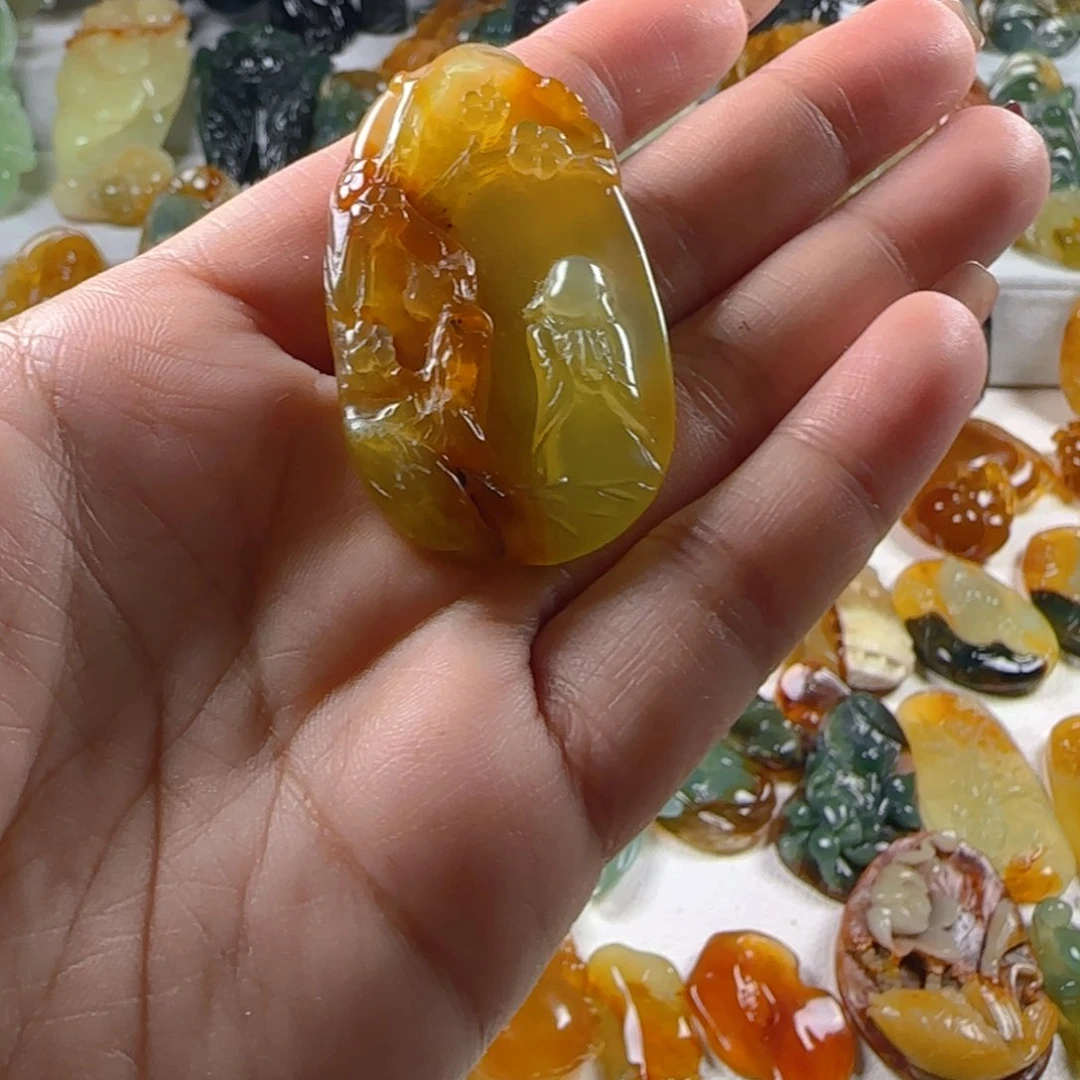 蛇纹石玉颈饰未镶嵌