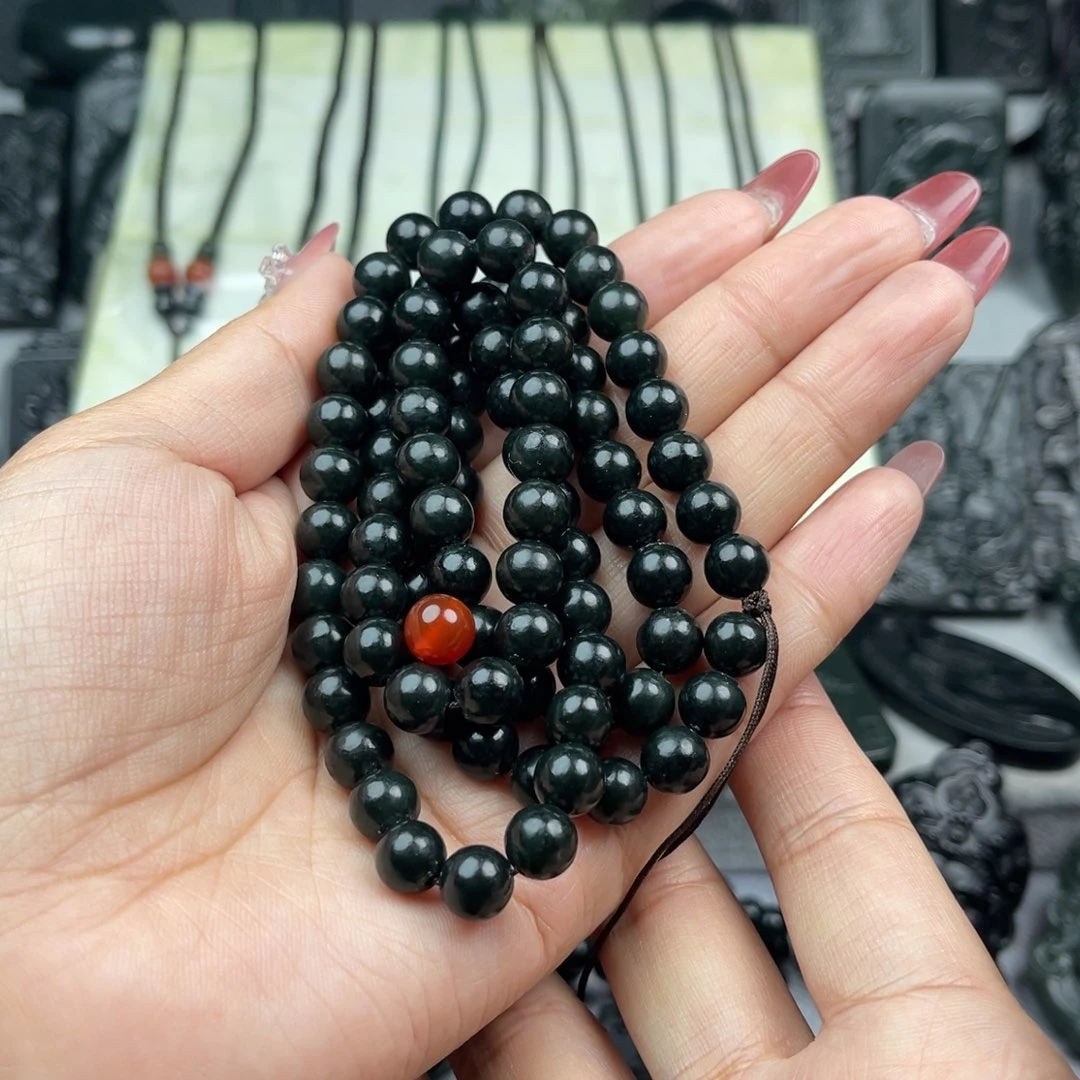 和田玉颈饰未镶嵌?****年