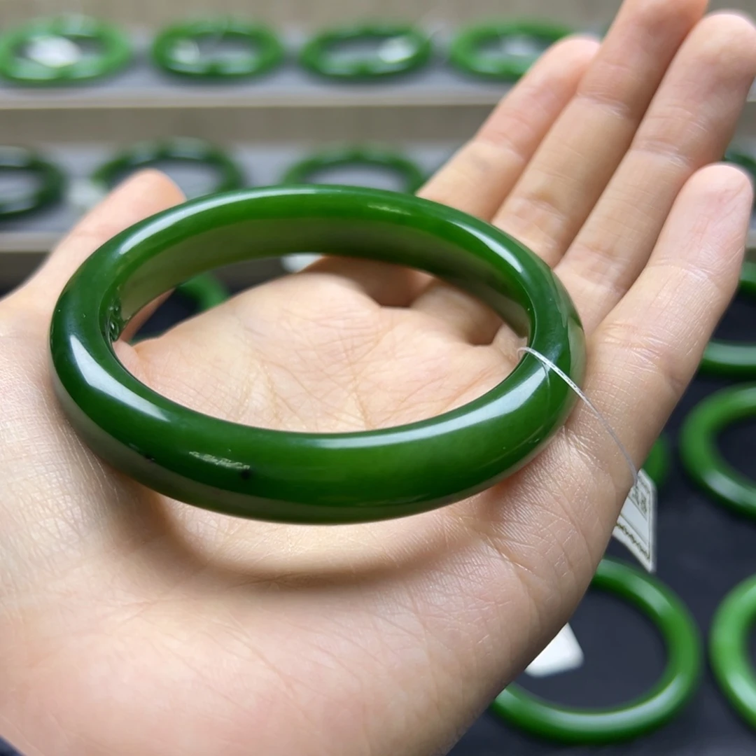 和田玉未镶嵌手镯碧玉高色艳底辣菠菜绿微带矿皮5657