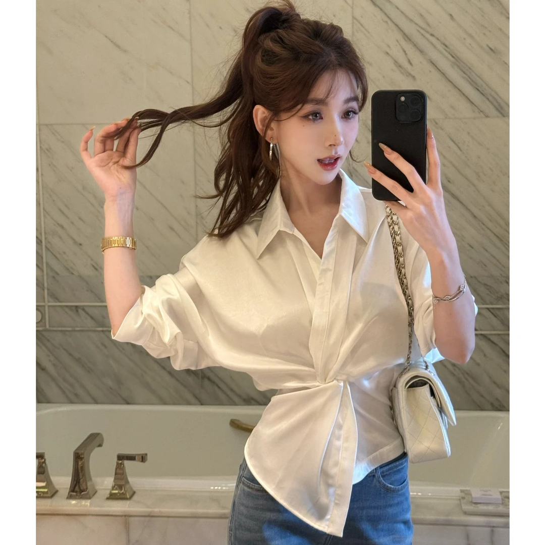 卡卡【时尚女主编】设计感收腰缎面衬衫女扭结上衣休闲防晒