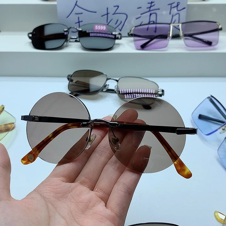 浅茶色复古圆眼镜