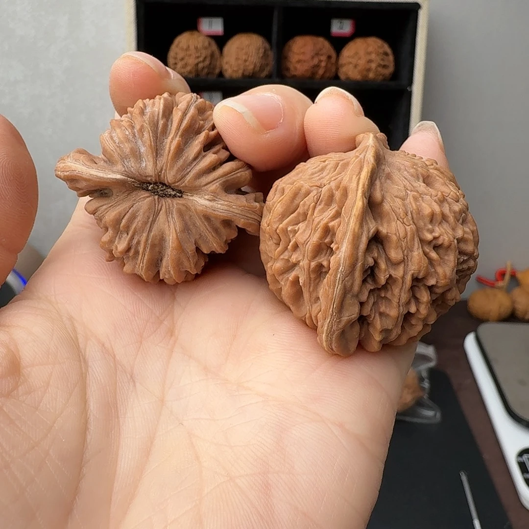 吞***怪把件文玩核桃四座楼有黄