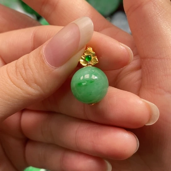 颈饰未镶嵌翡翠吊坠