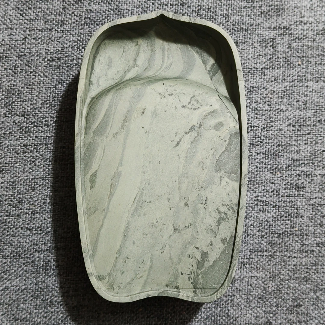 甘肃洮砚，水泉小莲瓣砚，尺寸10.2*6.2*2.4厘米