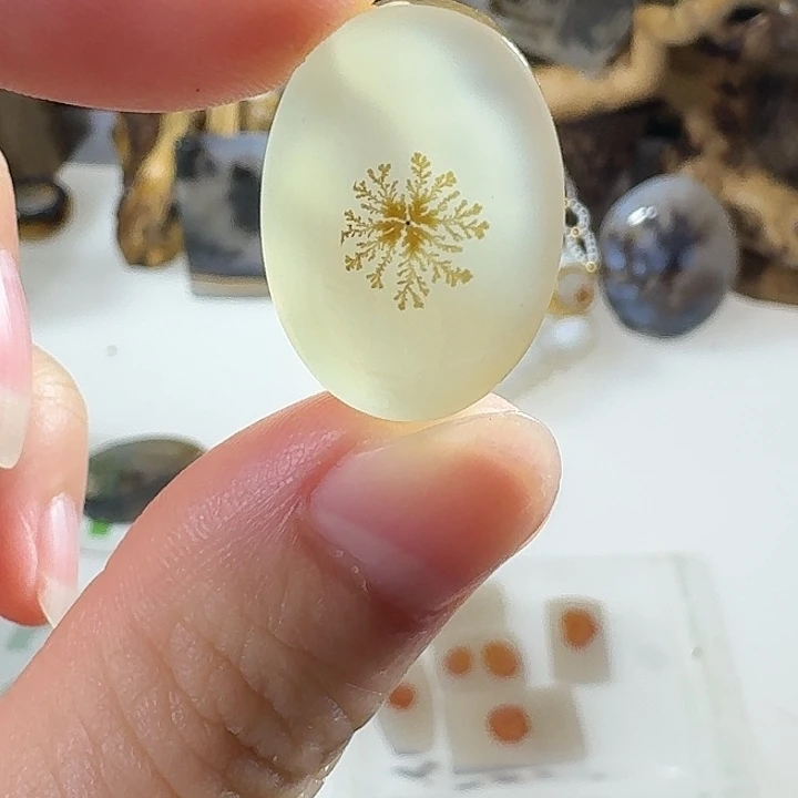 玛瑙/玉髓未镶嵌珠宝奇石