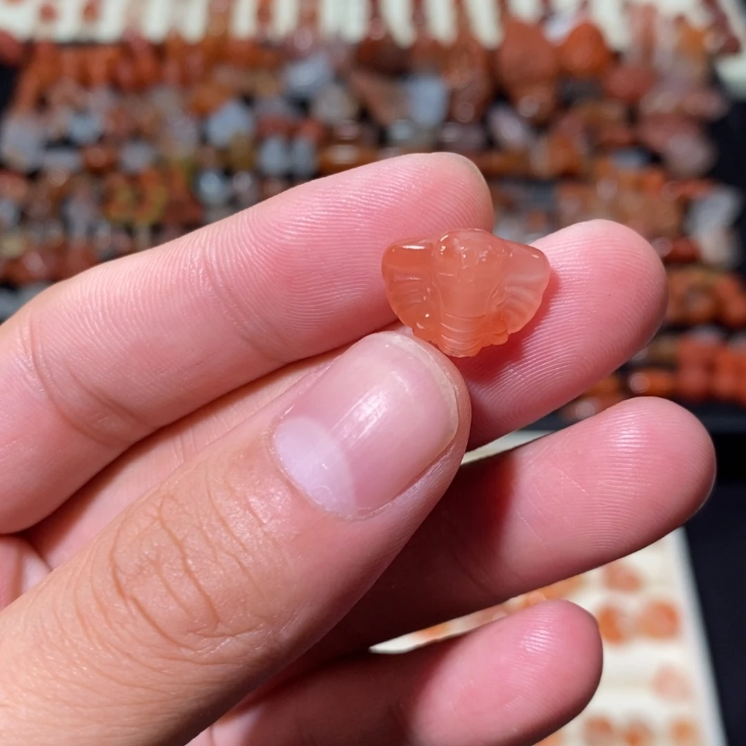 南红玛瑙冰飘未镶嵌象神1