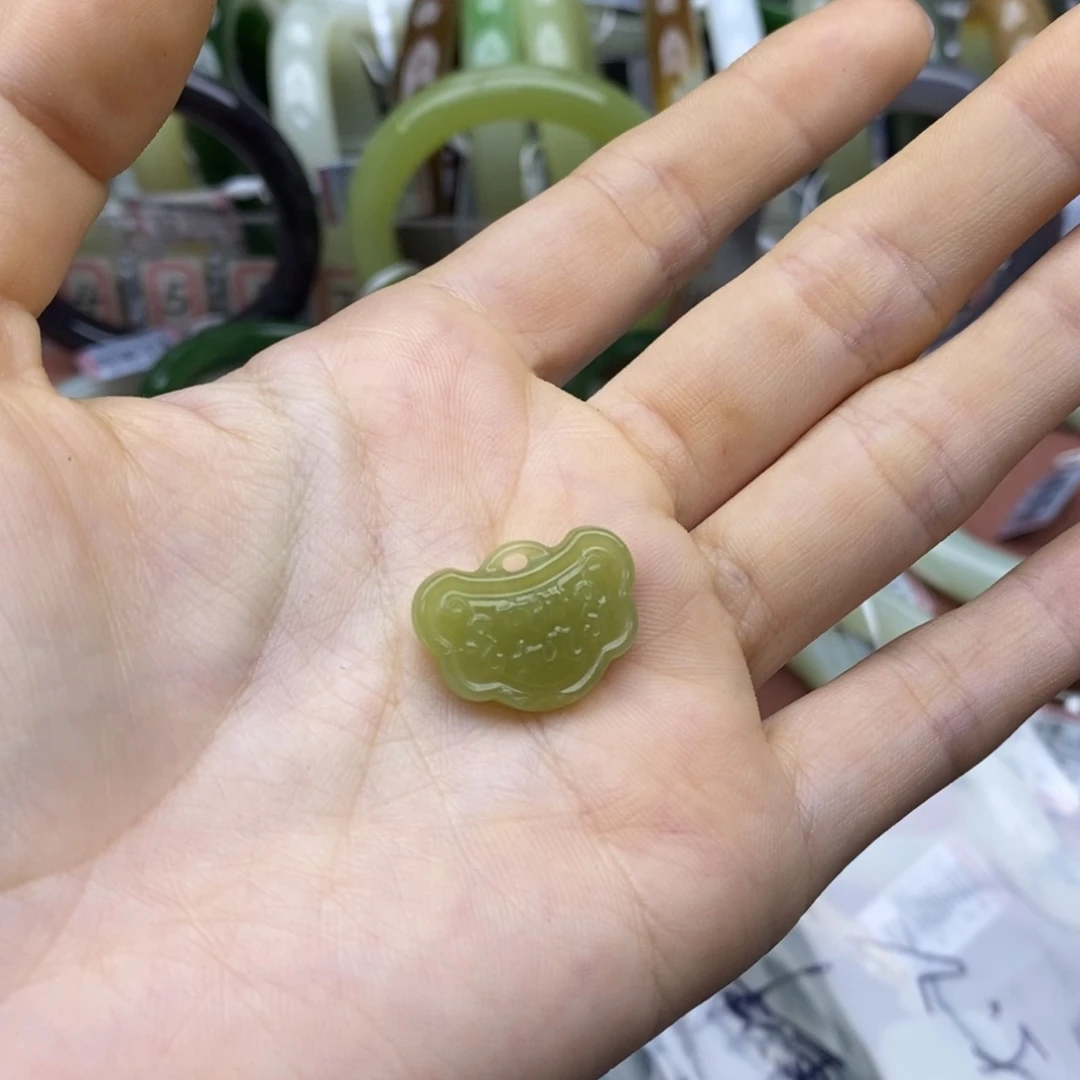 天***牛和田玉未镶嵌挂件