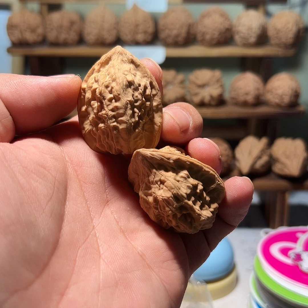 文玩核桃，野生鸡心送粉色12