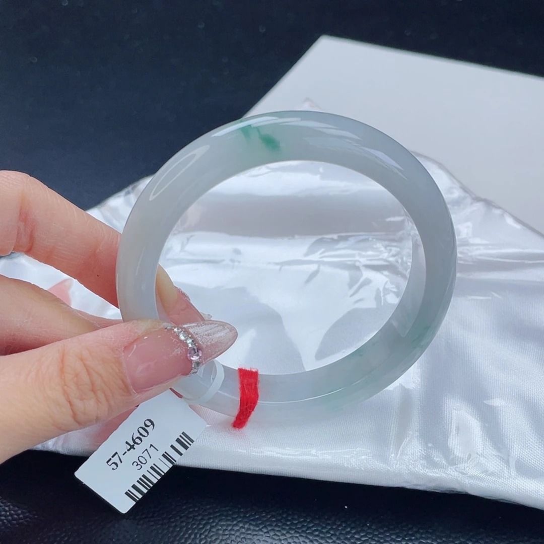 翡翠手镯未镶嵌翡翠