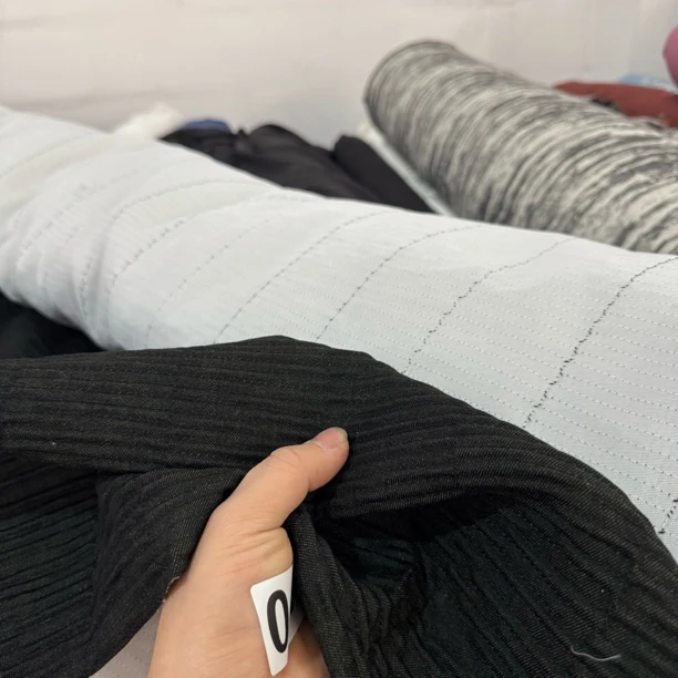 43 纯棉设计师款打皱牛仔面料2米价