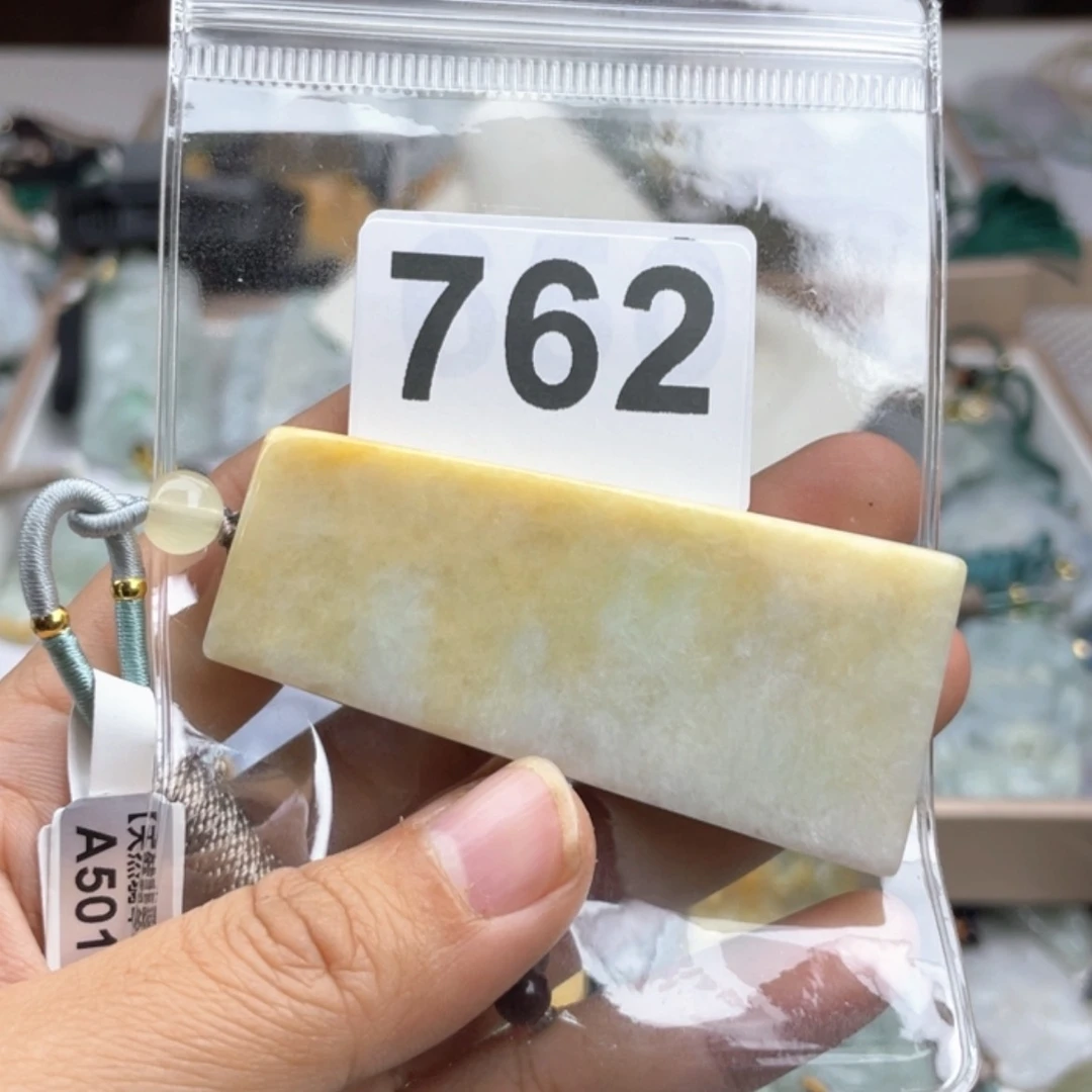 【闪购商品】翡翠颈饰未镶嵌虎**空翡翠