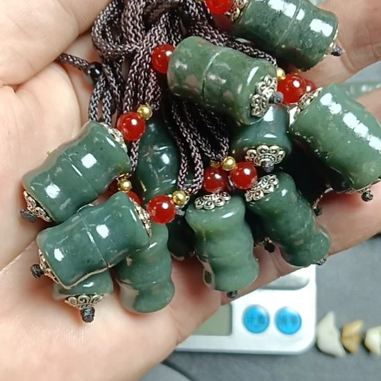 和田玉未镶嵌颈饰拍一发一