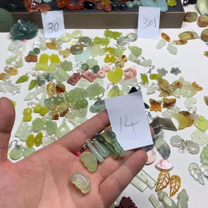 蛇纹石玉耳钉足银镀金镶嵌琴**俗