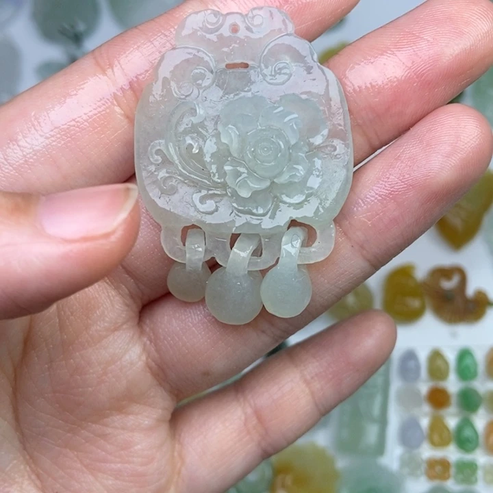 定制翡翠未镶嵌玉锁