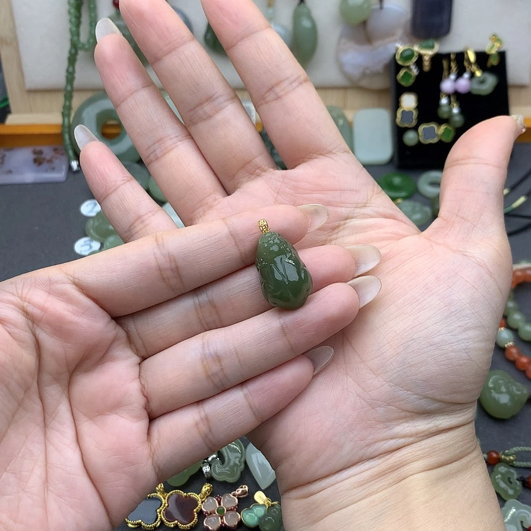 和田玉吊坠(不含链)18K金镶嵌