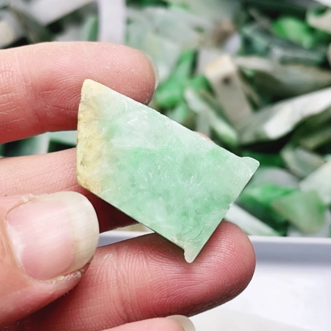 【闪购商品】翡翠颈饰未镶嵌A货