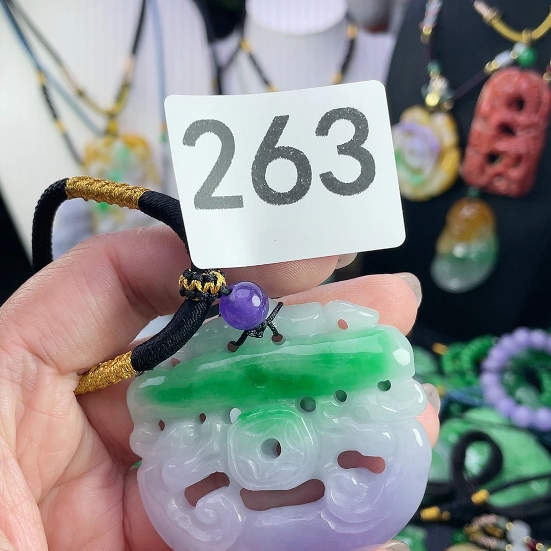 翡翠未镶嵌吊坠(赠链)