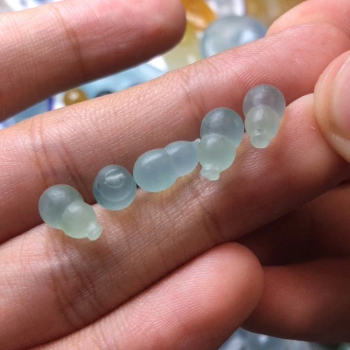 定制翡翠未镶嵌挂件