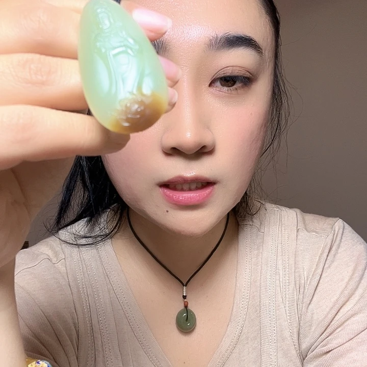 够****和田玉（糖玉）未镶嵌颈饰