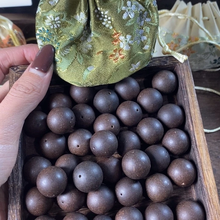 泥塑宣和御制大四合1.5瑕疵珠香包约50克