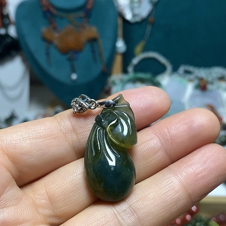 吊坠(赠链)未镶嵌翡翠