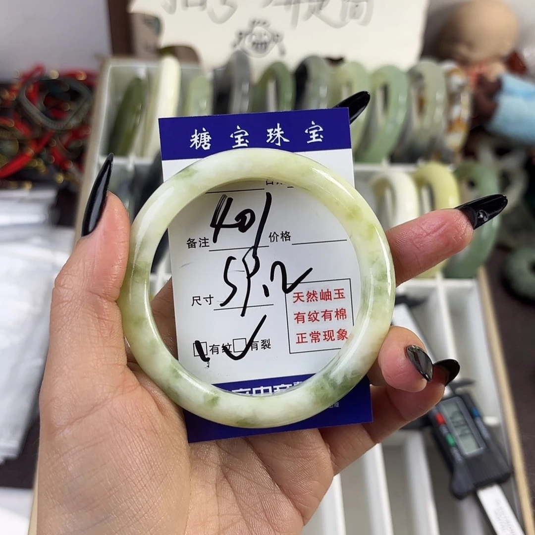 蛇纹石玉手镯未镶嵌摸***！