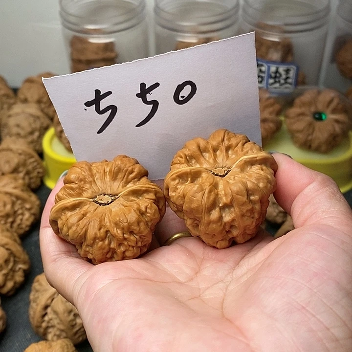 小***秦蛤蟆的眼睛是真的好看